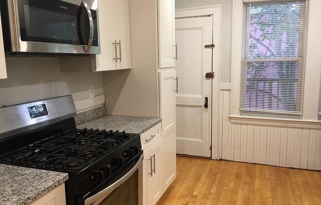 3 beds, 1 bath, 1,000 sqft, $3,100, Unit 6