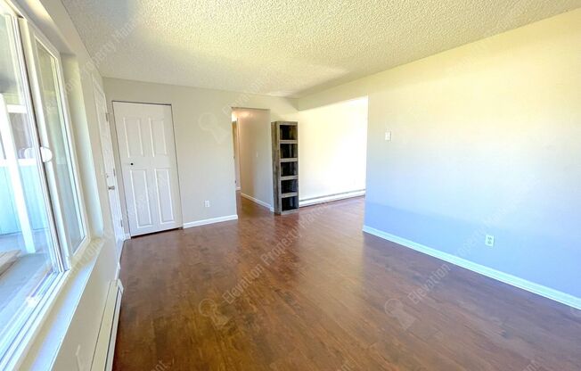 Recently-renovated 2 BR duplex in Redmond w/ private, huge fenced yard