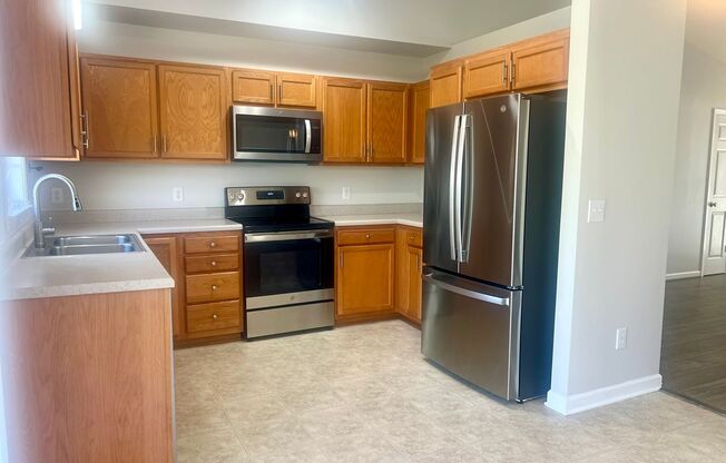 3 beds, 2 baths, $1,595