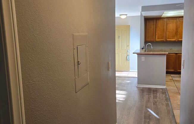 2 beds, 1 bath, $2,100, Unit UNIT 37