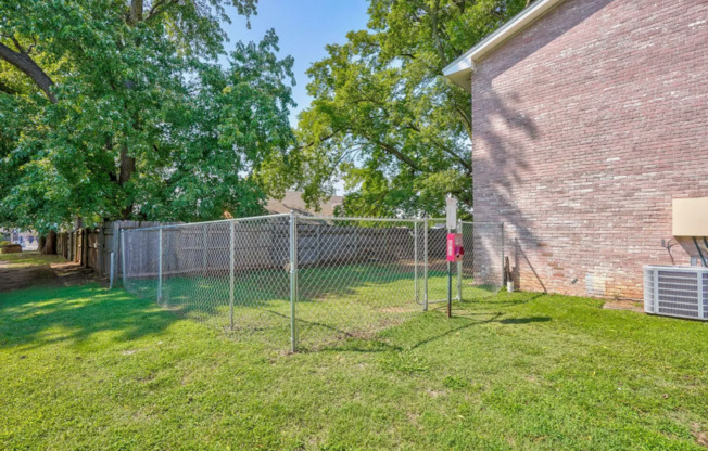 2 beds, 1.5 baths, 925 sqft, $800