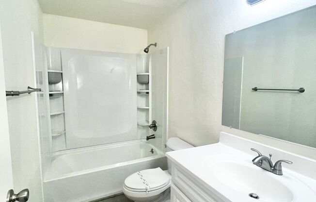 2 beds, 2 baths, 906 sqft, $1,650, Unit EE-250 (Fully Renovated)