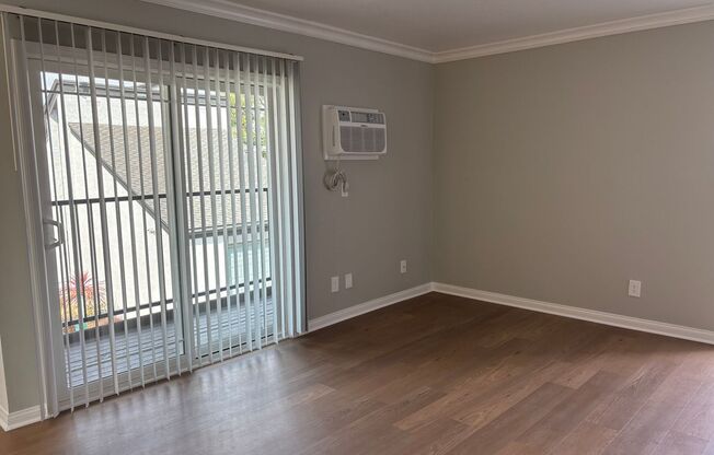 2 beds, 1 bath, 850 sqft, $2,760, Unit 1561M