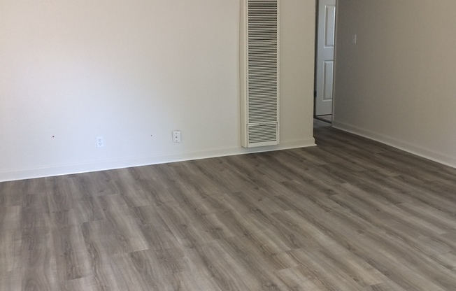 2 beds, 1 bath, $1,200