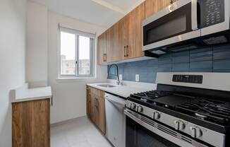 Quebec House studio renovated - new appliances and cabinets