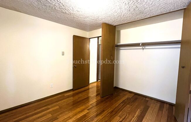 2 beds, 1 bath, $1,395, Unit #7