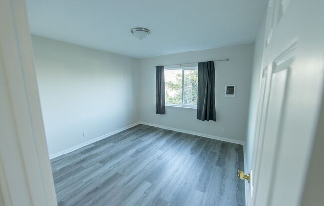 2 beds, 1 bath, $3,200, Unit #6