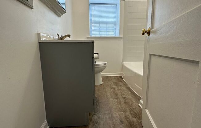 2 beds, 1 bath, $1,395, Unit #4