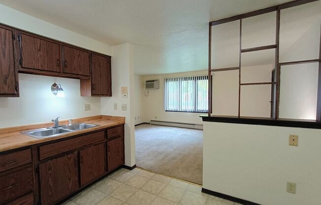 2 beds, 1 bath, 824 sqft, $1,159, Unit 1686-04