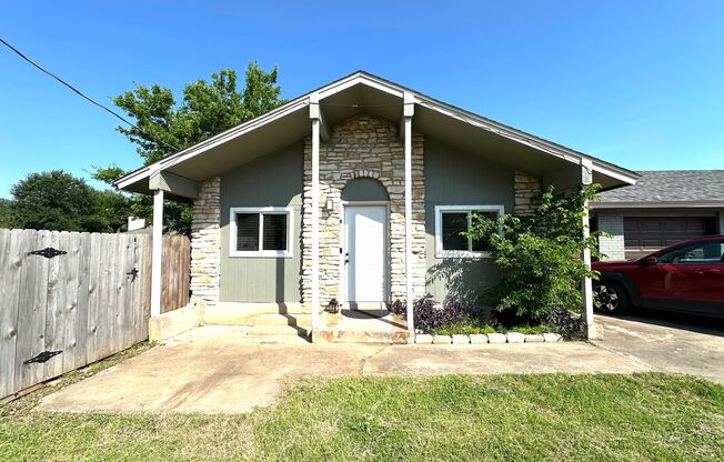 Single story 2 Bedroom 1 Bath Duplex Home for rent in a quiet neighborhood in Georgetown, Texas