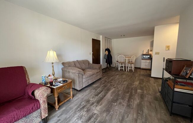 1 bed, 1 bath, $1,125, Unit 3