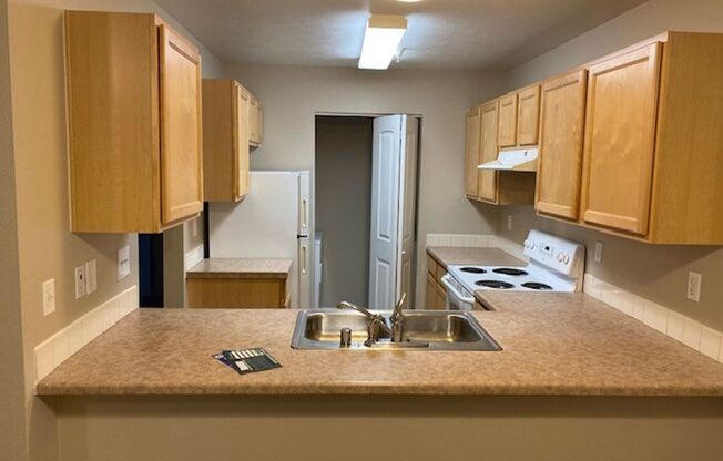 2 beds, 2 baths, 956 sqft, $1,395, Unit 043