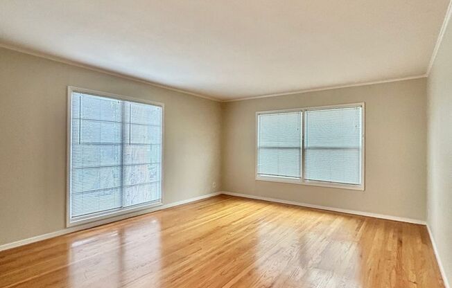 Top Floor 1 Bedroom, 1 Bathroom in Burlingame Available NOW!