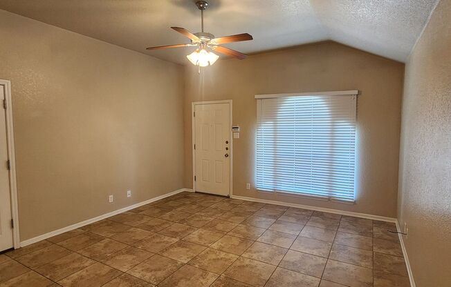 Lovely 2 Bed/2 Bath Duplex in Trimmier Estates! Viewable 9/18