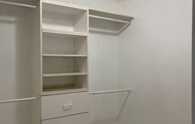 Studio, 1 bath, 450 sqft, $1,830