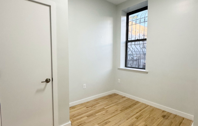 3 beds, 1 bath, $3,200, Unit 1