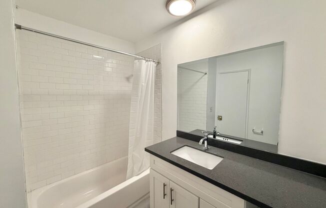 1 bed, 1 bath, 800 sqft, $2,200, Unit 206