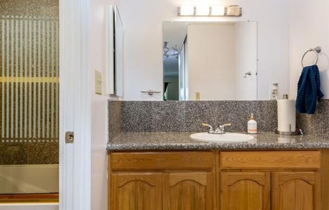 Well Located and Spacious 2 Bedroom 2 Bath Condo in Mountain View