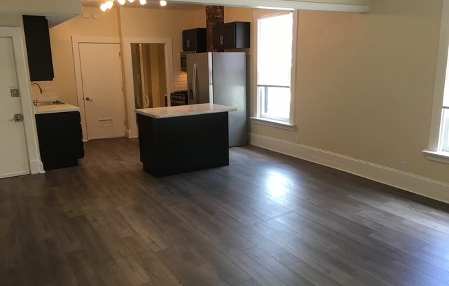 1 bed, 1 bath, 850 sqft, $1,095, Unit 701 - 2