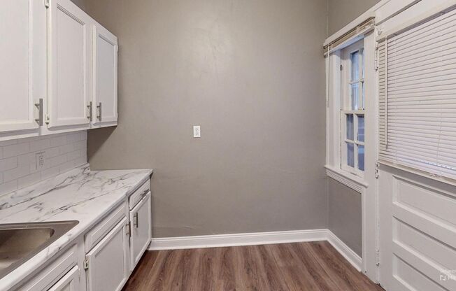3 beds, 1 bath, 1,260 sqft, $1,275