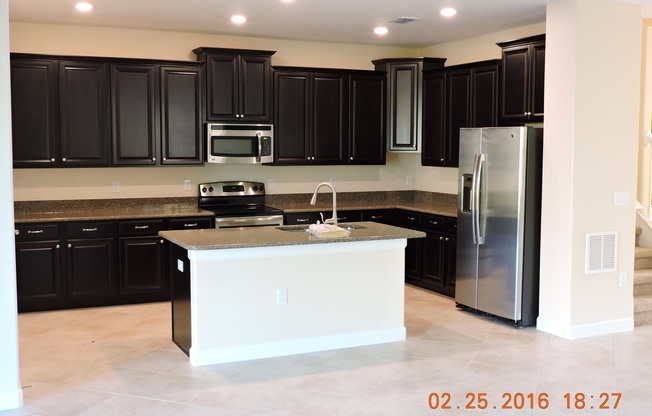 4BD/4BA Beautiful Home in Alexander Ridge