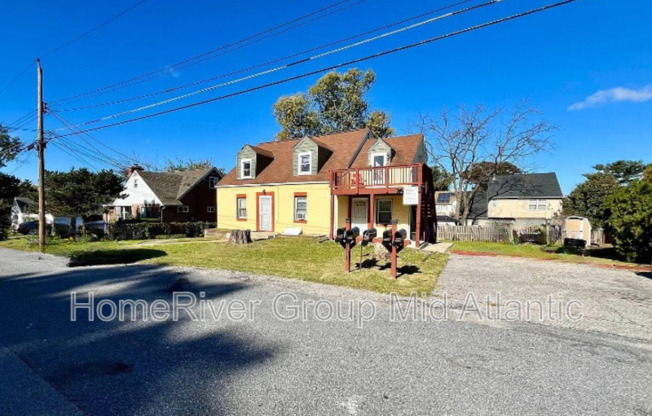 1208 DANIELS AVE