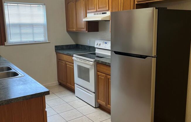 LEASE TERMS NEGOTIABLE Unique Townhome in NW Gainesville