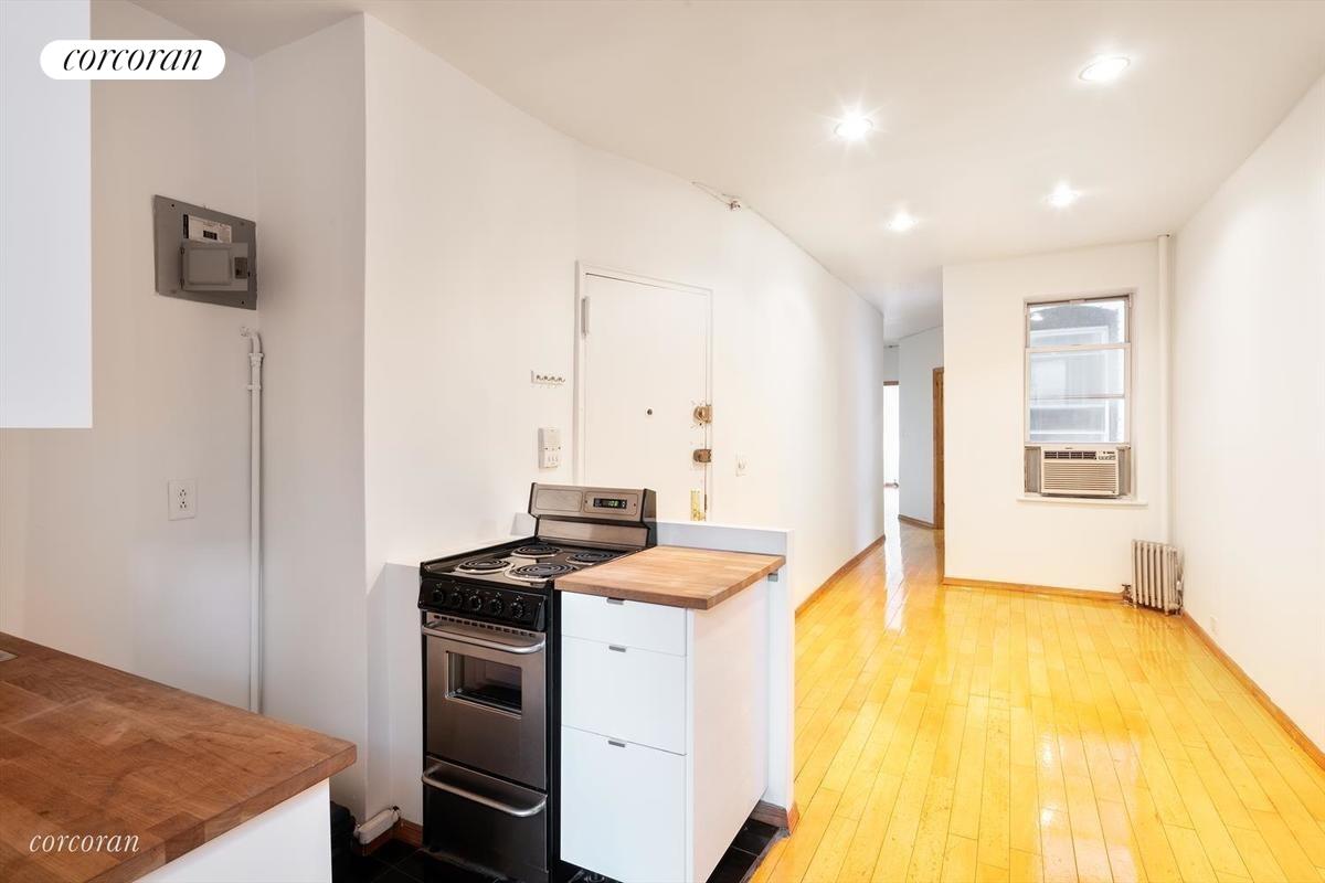 257 W 12 ST
