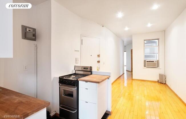 257 W 12 ST