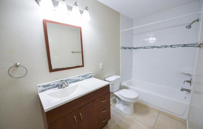 2 beds, 2 baths, 898 sqft, $1,950