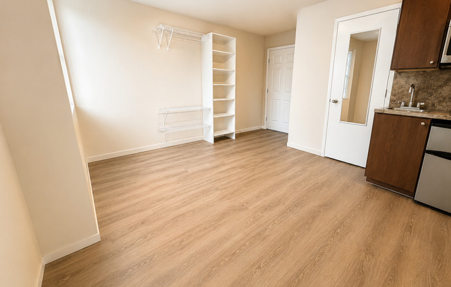 Studio, 1 bath, 154 sqft, $1,095, Unit 363