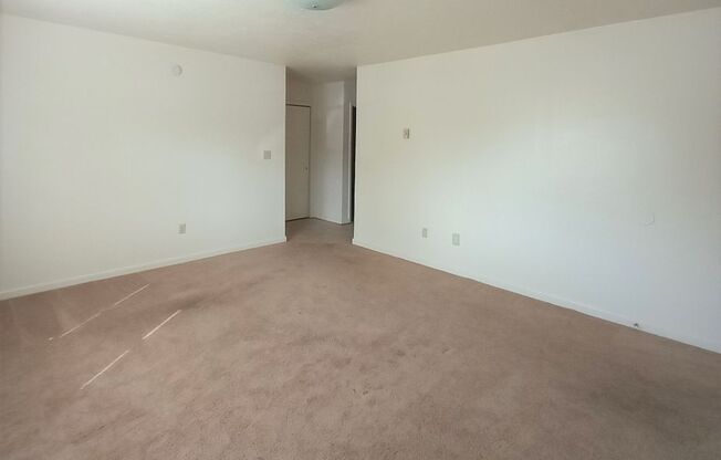 2 beds, 1 bath, 903 sqft, $1,170, Unit K-5