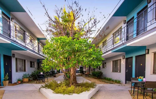 2727 Abbot Kinney Apartments, Venice CA