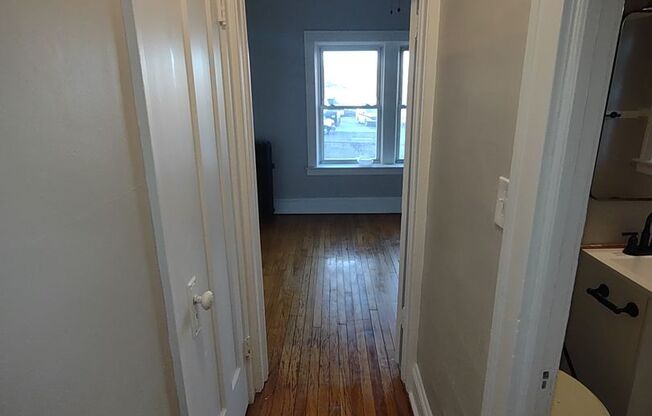 1 bed, 1 bath, $775, Unit Unit #15