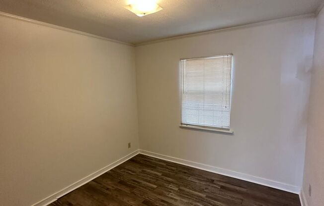 2 beds, 1 bath, $1,100