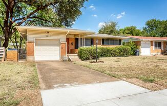 3/1.5 Updated Mid-Century Home in Casa View