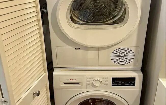 Spacious Studio with 2 Parking Spaces, W/D, Large Patio available in Cortez Hill