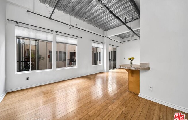 1 bed, 1 bath, 500 sqft, $1,800, Unit 1121