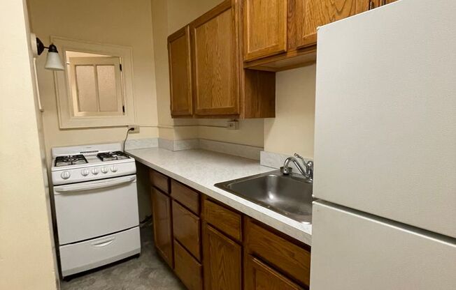 1 bed, 1 bath, 605 sqft, $1,195, Unit B-16