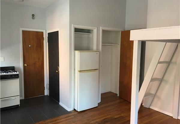 Studio, 1 bath, $2,300, Unit 2-R