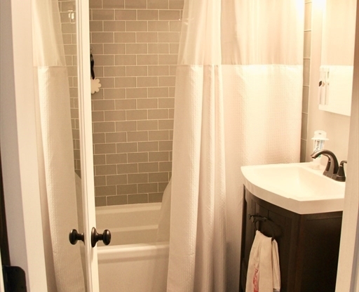 1 bed, 1 bath, 800 sqft, $3,450, Unit 605