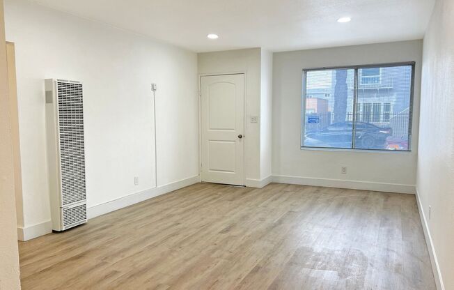 LB1346 Walnut