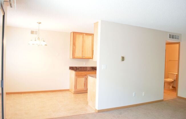 2 beds, 2 baths, 1,050 sqft, $1,674, Unit 317