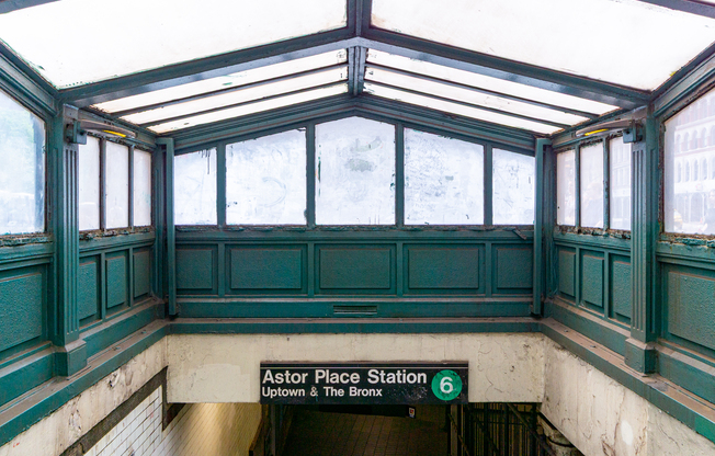 315 E 5 ST
