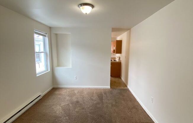 2 beds, 1 bath, $1,095