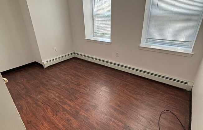 2 beds, 1 bath, $1,400, Unit 836 N Preston St - E