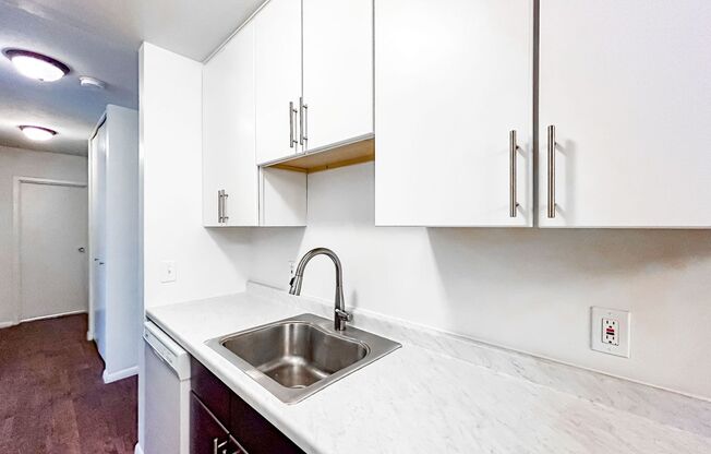 2 beds, 1 bath, 900 sqft, $1,325, Unit 301