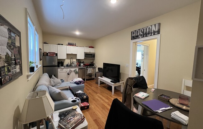 1 bed, 1 bath, $2,800, Unit 1R