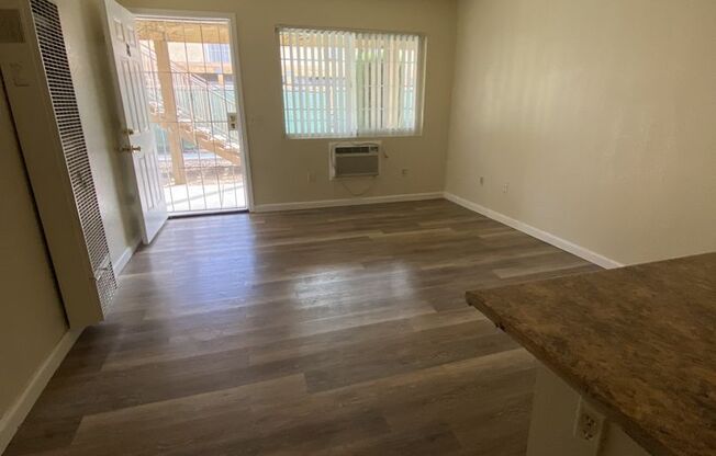 1 bed, 1 bath, 590 sqft, $1,195, Unit 28