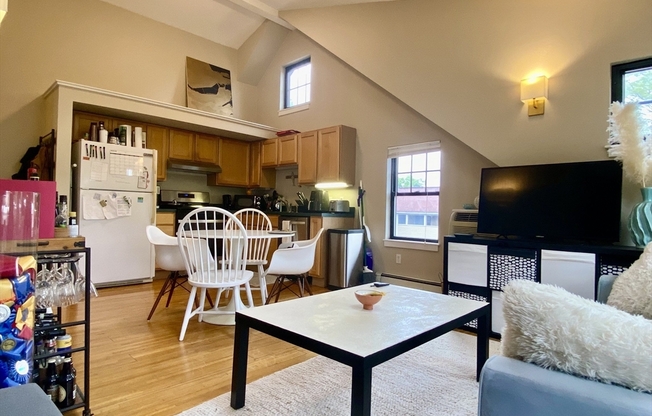 241 River St